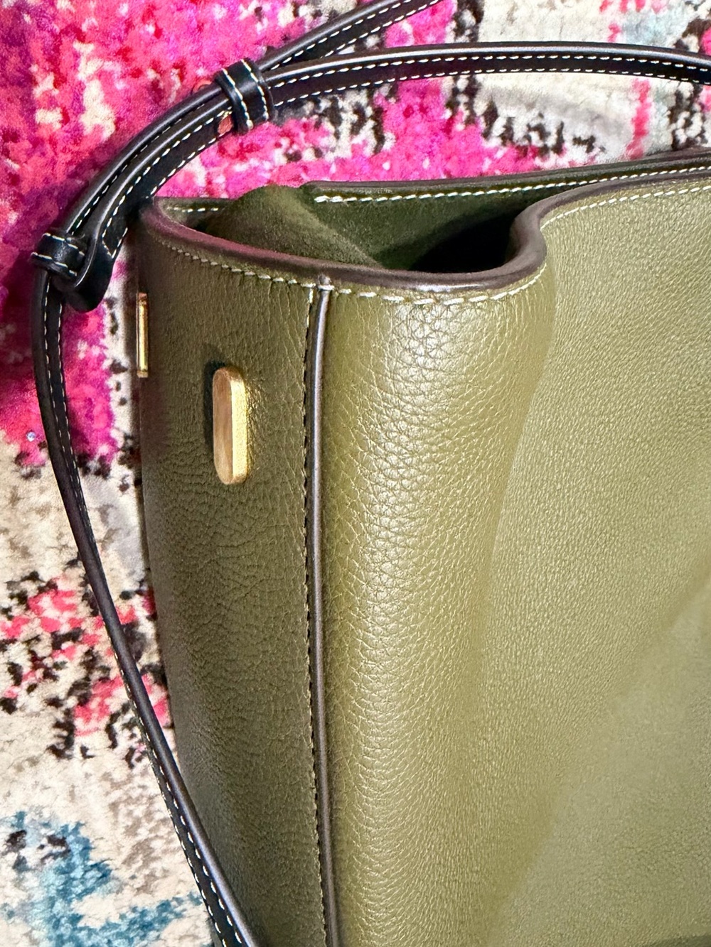 Tory Burch Lee Radziwill Olive Green Leather Tote with Gold Hardware - Picture 7 of 13